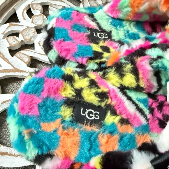 UGG Fuzzy Slippers Shoes Slides Women’s 8 - Picture 5 of 9